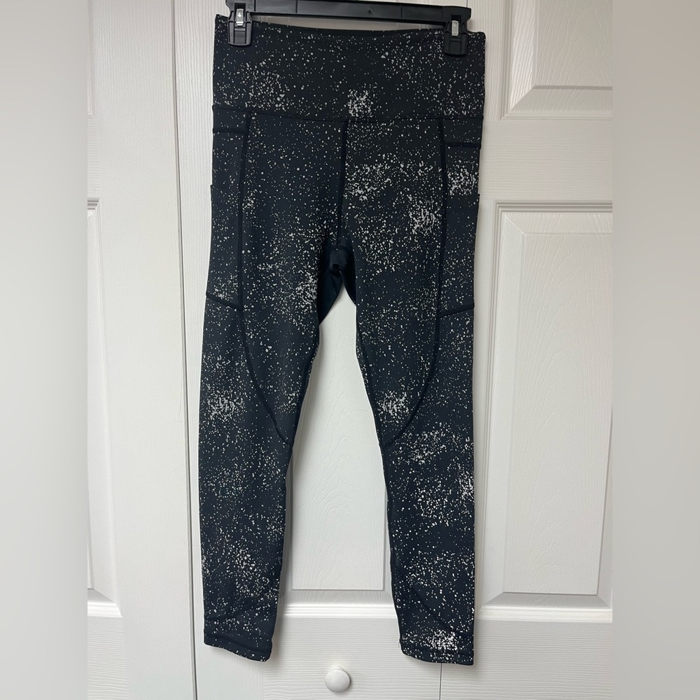 Black Reflective Light N Tight 7/8 24” leggings - Zyia - size 6-8